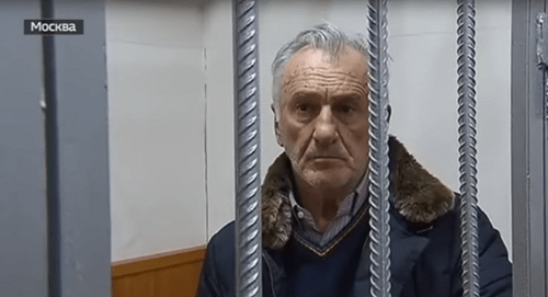 Вячеслав Дерев в клетке суда, март 2018 года. Кадр видеосюжета "Россия 24".
https://www.youtube.com/watch?v=a0JuH52estY Вячеслав Дерев в клетке суда, март 2018 года. Кадр видеосюжета "Россия 24".
https://www.youtube.com/watch?v=a0JuH52estY