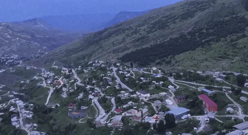 Село Мехельта в Гумбетовском районе Дагестана. Кадр видео пользователя "Джамайка Расулов" на YouTube. https://www.youtube.com/watch?v=aYwKpEhVoeM Село Мехельта в Гумбетовском районе Дагестана. Кадр видео пользователя "Джамайка Расулов" на YouTube. https://www.youtube.com/watch?v=aYwKpEhVoeM