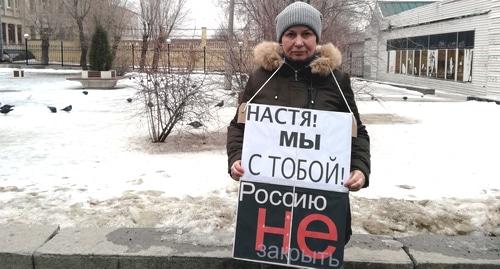 Тома Гродникова проводит пикет в поддержку Анастасии Шевченко. Волгоград, 17 февраля 2019 года. Фото Татьяны Филимоновой для "Кавказского узла". Тома Гродникова проводит пикет в поддержку Анастасии Шевченко. Волгоград, 17 февраля 2019 года. Фото Татьяны Филимоновой для "Кавказского узла".