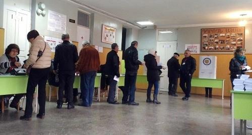 Избиратели на участке в Армении 9 декабря 2018 года. Фото Григорий Шведов для "Кавказского узла". Избиратели на участке в Армении 9 декабря 2018 года. Фото Григорий Шведов для "Кавказского узла".