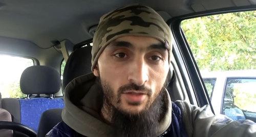 Тумсо Абдурахманов. Фото: кадр видео «Прописка в Польше | Сравните с Россией» 
ABU-SADDAM SHISHANI
https://www.youtube.com/watch?v=B8DMZBYQatI