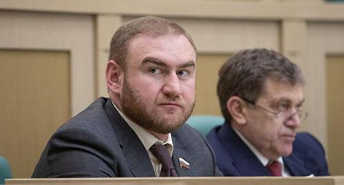 Рауф Арашуков (слева). Фото: пресс-служба Совета Федерации Рауф Арашуков (слева). Фото: пресс-служба Совета Федерации
