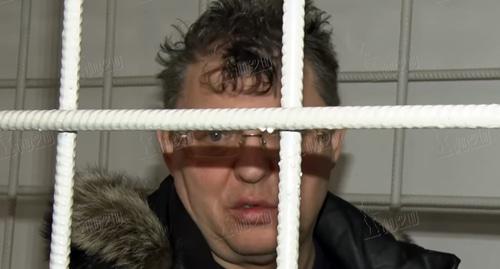 Евгений Щур в зале суда. Фото: кадр видео агентства "Высота 102" "В суде арестованный депутат гордумы Волгограда Щур не признал вины и назвал себя потерпевшим" https://www.youtube.com/watch?time_continue=8&v=fZ55yWKhFP0 Евгений Щур в зале суда. Фото: кадр видео агентства "Высота 102" "В суде арестованный депутат гордумы Волгограда Щур не признал вины и назвал себя потерпевшим" https://www.youtube.com/watch?time_continue=8&v=fZ55yWKhFP0