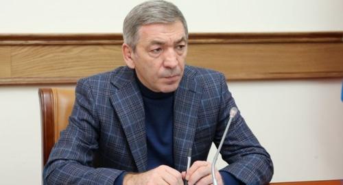 Абдусамад Гамидов. Фото: пресс--служба правительства Дагестана, http://www.e-dag.ru/novosti/novosti-pravitelstva/voprosy-funktsionirovaniya-ob-ektov-zhizneobespecheniya-v-vykhodnye-i-prazdnichnye-dni-obsudili-v-pravitelstve-rd.html Абдусамад Гамидов. Фото: пресс--служба правительства Дагестана, http://www.e-dag.ru/novosti/novosti-pravitelstva/voprosy-funktsionirovaniya-ob-ektov-zhizneobespecheniya-v-vykhodnye-i-prazdnichnye-dni-obsudili-v-pravitelstve-rd.html