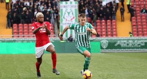 Игроки "Спартака" и "Ахмата". Фото: пресс-служба ФК "Ахмат", http://fc-akhmat.ru/news/ Игроки "Спартака" и "Ахмата". Фото: пресс-служба ФК "Ахмат", http://fc-akhmat.ru/news/