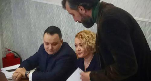 Анастасия Шевченко на заседании Ростовского областного суда со своей защитой. Фото Константина Волгина для "Кавказского узла", 15 марта 2019 года. Анастасия Шевченко на заседании Ростовского областного суда со своей защитой. Фото Константина Волгина для "Кавказского узла", 15 марта 2019 года.