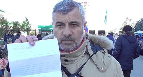 Барах Чемурзиев. Скриншот видео Кавказ.Реалии https://www.youtube.com/watch?v=sK0TN_VlQnU
Барах Чемурзиев. Скриншот видео Кавказ.Реалии https://www.youtube.com/watch?v=sK0TN_VlQnU