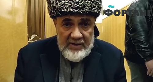 Ахмед Барахоев после задержания обращается к молодежи республики с просьбой не совершать противоправных поступков. Фото: кадр видео Главком РИ https://t.me/glavkomri/2283 Ахмед Барахоев после задержания обращается к молодежи республики с просьбой не совершать противоправных поступков. Фото: кадр видео Главком РИ https://t.me/glavkomri/2283