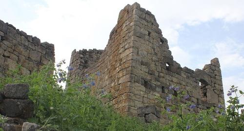 Башня в селении Т1ийста. Фото: By Боршигов Мурад - Own work, CC BY-SA 4.0, https://commons.wikimedia.org/w/index.php?curid=47770988
