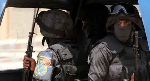 Сотрудники полицейского спецназа. Фото REUTERS/Mohamed Abd El Ghany Сотрудники полицейского спецназа. Фото REUTERS/Mohamed Abd El Ghany