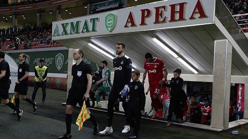 Футболисты выходят на поле "Ахмат-арены" 13 апреля 2019 года. Фото: пресс-служба ФК "Локомотив"
https://www.fclm.ru/ru/publications/news/19888 Футболисты выходят на поле "Ахмат-арены" 13 апреля 2019 года. Фото: пресс-служба ФК "Локомотив"
https://www.fclm.ru/ru/publications/news/19888