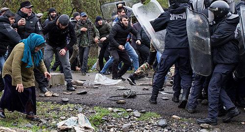 Акция протеста в селе Биркиани. Грузия, 21 апреля 2019 г. Фото: REUTERS/David Mdzinarishvili Акция протеста в селе Биркиани. Грузия, 21 апреля 2019 г. Фото: REUTERS/David Mdzinarishvili
