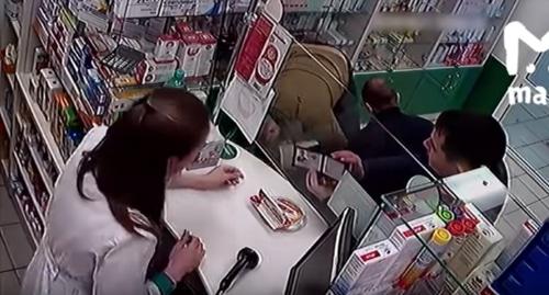 Скриншот видео избиения полицейскими уроженца Дагестана. Кадр видео Breaking Mash https://www.youtube.com/watch?v=MamA4pnlMEE&feature=youtu.be&has_verified=1 Скриншот видео избиения полицейскими уроженца Дагестана. Кадр видео Breaking Mash https://www.youtube.com/watch?v=MamA4pnlMEE&feature=youtu.be&has_verified=1
