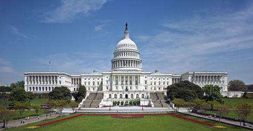Капитолий Вашингтона, где заседает Конгресс США. Фото: https://wikipedia.org (общественное достояние) Капитолий Вашингтона, где заседает Конгресс США. Фото: https://wikipedia.org (общественное достояние)