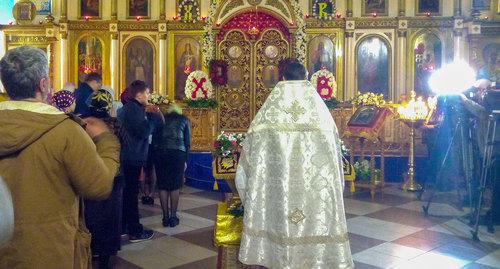 Верующие на богослужении в Свято-Успенском соборе Махачкалы. Фото Мурада Мурадова для "Кавказского узла". Верующие на богослужении в Свято-Успенском соборе Махачкалы. Фото Мурада Мурадова для "Кавказского узла".