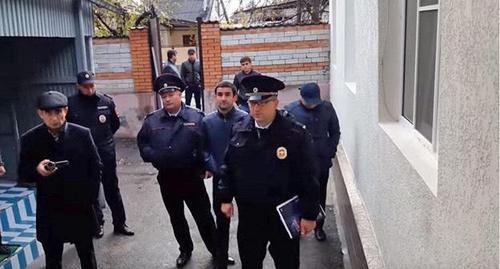 Задержание силовиками братьев Иритовых. Кадр из видео пользователя Другой Нальчик https://www.youtube.com/watch?v=-tTnL1Q38B0 Задержание силовиками братьев Иритовых. Кадр из видео пользователя Другой Нальчик https://www.youtube.com/watch?v=-tTnL1Q38B0