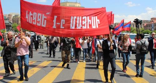 Участники первомайской акции в Ереване. Фото Тигран Петросян для "Кавказского узла". Участники первомайской акции в Ереване. Фото Тигран Петросян для "Кавказского узла".