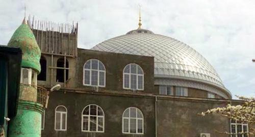Здание мечети на улице Венгерских бойцов в Махачкале. Фото Патимат Махмудовой для "Кавказского узла" Здание мечети на улице Венгерских бойцов в Махачкале. Фото Патимат Махмудовой для "Кавказского узла"