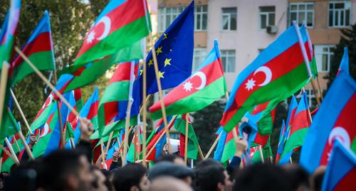 Оппозиция на митинге в Баку сказала: "Нет грабежу и лжи!". Фото Азиза Каримова для "Кавказского узла" Оппозиция на митинге в Баку сказала: "Нет грабежу и лжи!". Фото Азиза Каримова для "Кавказского узла"