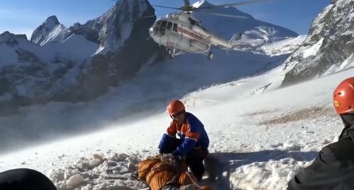 Спасатели эвакуируют альпиниста с гор Карачаево-Черкесии. Фото кадр видео
Архыз 24 https://www.youtube.com/watch?v=CrvZXDEUG3o Спасатели эвакуируют альпиниста с гор Карачаево-Черкесии. Фото кадр видео
Архыз 24 https://www.youtube.com/watch?v=CrvZXDEUG3o