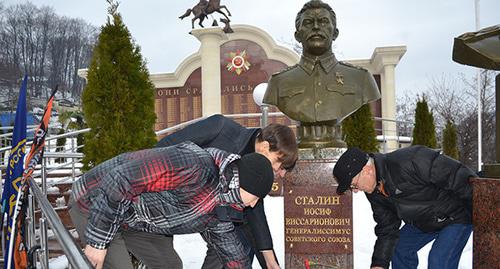 Акция памяти Сталина в Сочи. Фото Светланы Кравченко для "Кавказского узла"
Акция памяти Сталина в Сочи. Фото Светланы Кравченко для "Кавказского узла"