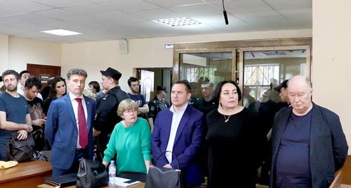 В зале суда во врем объявления приговора. Фото пресс-служба Пресненского суда г. Москвы https://www.mos-gorsud.ru/rs/presnenskij/news/presnenskim-sudom-vynesen-prigovor-v-otnoshenii-aleksandra-i-kirilla-kokorinyh-pavla-mamaeva-i-aleksandra-protasovitskogo В зале суда во врем объявления приговора. Фото пресс-служба Пресненского суда г. Москвы https://www.mos-gorsud.ru/rs/presnenskij/news/presnenskim-sudom-vynesen-prigovor-v-otnoshenii-aleksandra-i-kirilla-kokorinyh-pavla-mamaeva-i-aleksandra-protasovitskogo