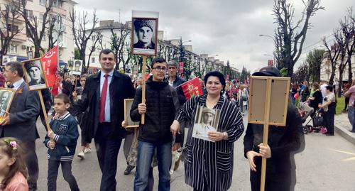 Акция "Бессмертный полк" в Нальчике. Фото Людмилы Маратовой для "Кавказского узла" Акция "Бессмертный полк" в Нальчике. Фото Людмилы Маратовой для "Кавказского узла"