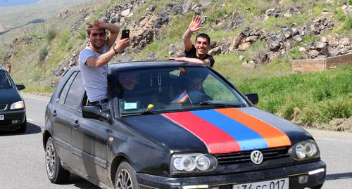 Участники автопробега против против разработки Амулсарского месторождения. Фото Тиграна Петросяна для "Кавказского узла" Участники автопробега против против разработки Амулсарского месторождения. Фото Тиграна Петросяна для "Кавказского узла"