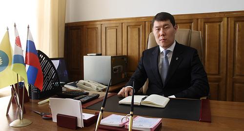 Окон Нохашкиев. Фото: пресс-служба администрации города Элисты http://www.gorod-elista.ru/administratsiya-goroda/glava-administratsii-g-elisty/?attempt=1 Окон Нохашкиев. Фото: пресс-служба администрации города Элисты http://www.gorod-elista.ru/administratsiya-goroda/glava-administratsii-g-elisty/?attempt=1