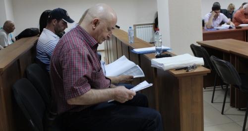 Адвокаты подсудимых изучают материалы уголовного дела. Фото Эммы Марзоевой для "Кавказского узла". Адвокаты подсудимых изучают материалы уголовного дела. Фото Эммы Марзоевой для "Кавказского узла".