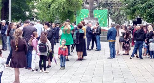 Зрители и участники концерта памяти жертв "Кавказской войны". Фото Людмилы Маратовой для "Кавказского узла". Зрители и участники концерта памяти жертв "Кавказской войны". Фото Людмилы Маратовой для "Кавказского узла".