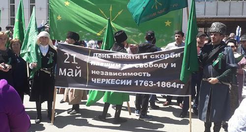 Участники митинга в Черкесске. 21 мая 2019 г. Фото Аси Капаевой для "Кавказского узла" Участники митинга в Черкесске. 21 мая 2019 г. Фото Аси Капаевой для "Кавказского узла"