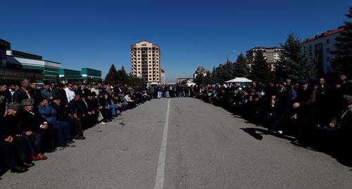 Митинг в Магасе. Октябрь 2018г. Фото: REUTERS/Maxim Shemetov Митинг в Магасе. Октябрь 2018г. Фото: REUTERS/Maxim Shemetov