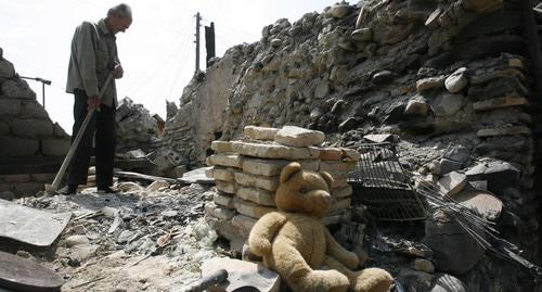 Разрушенный дом в Цхинвале. Август 2008 г. Фото: REUTERS/Sergei Karpukhin Разрушенный дом в Цхинвале. Август 2008 г. Фото: REUTERS/Sergei Karpukhin
