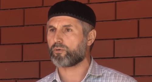 Муса Мальсагов. Скриншот видео канала "Голос народа", https://www.youtube.com/watch?v=9FPiqF5l3Nc Муса Мальсагов. Скриншот видео канала "Голос народа", https://www.youtube.com/watch?v=9FPiqF5l3Nc