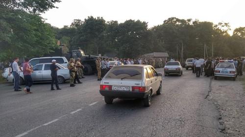 Силовики в Кизляре. 12 июня 2019 года. Фото Ильяса Капиева для "Кавказского узла" Силовики в Кизляре. 12 июня 2019 года. Фото Ильяса Капиева для "Кавказского узла"