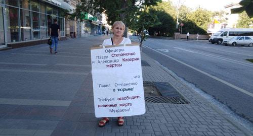Маргарита Каверина в одиночном пикете. 14 июня 2019 г. Фото Татьяны Филимоновой для "Кавказского узла" Маргарита Каверина в одиночном пикете. 14 июня 2019 г. Фото Татьяны Филимоновой для "Кавказского узла"