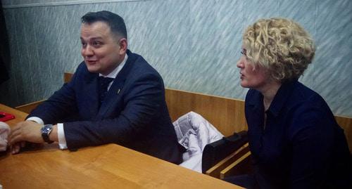 Анастасия Шевченко с адвокатом Сергеем Бадамшиным в суде. Март 2019 года. Фото Константина Волгина для "Кавказского узла" Анастасия Шевченко с адвокатом Сергеем Бадамшиным в суде. Март 2019 года. Фото Константина Волгина для "Кавказского узла"