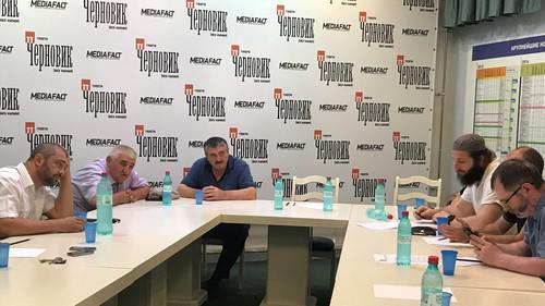 Собрание инициативной группы в поддержку Гаджиева. Фото Патимат Махмудовой для "Кавказского узла" Собрание инициативной группы в поддержку Гаджиева. Фото Патимат Махмудовой для "Кавказского узла"