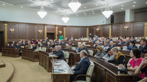Заседание парламента КЧР. Фото: официальный сайт Главы КЧР http://kchr.ru Заседание парламента КЧР. Фото: официальный сайт Главы КЧР http://kchr.ru