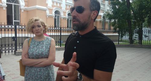 Анастасия Шевченко и адвокат Сергей Ковалевич. Фото Константина Волгина для "Кавказского узла" Анастасия Шевченко и адвокат Сергей Ковалевич. Фото Константина Волгина для "Кавказского узла"