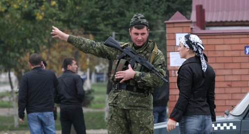Сотрудник силовых структур. Чечня. Фото: REUTERS/Alkhan Gargayev Сотрудник силовых структур. Чечня. Фото: REUTERS/Alkhan Gargayev