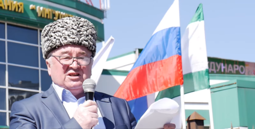 Малсаг Ужахов выступает на мартовском митинге в Магасе. Скриншот видео
Фортанга Org https://www.youtube.com/watch?v=qfFMlE02KJw Малсаг Ужахов выступает на мартовском митинге в Магасе. Скриншот видео
Фортанга Org https://www.youtube.com/watch?v=qfFMlE02KJw