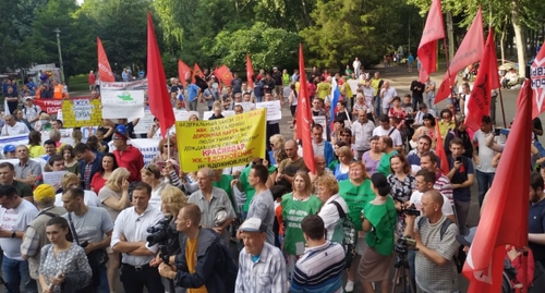 Участники митинга КПРФ в Краснодаре. Фото Анны Грицевич для "Кавказского узла". Участники митинга КПРФ в Краснодаре. Фото Анны Грицевич для "Кавказского узла".