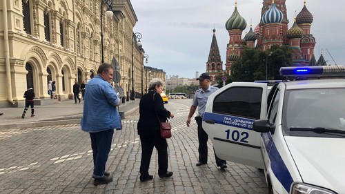 Задержание правозащитников на пикете в Москве 15 июля 2019 года. Фото пресс-службы "Мемориала" Задержание правозащитников на пикете в Москве 15 июля 2019 года. Фото пресс-службы "Мемориала"