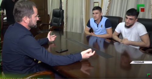 Скриншот спецрепортажа ГТРК "Грозный" "В Чечне взялись за "творчество" псевдоартистов", https://youtu.be/pRq8uCGmrS4 Скриншот спецрепортажа ГТРК "Грозный" "В Чечне взялись за "творчество" псевдоартистов", https://youtu.be/pRq8uCGmrS4
