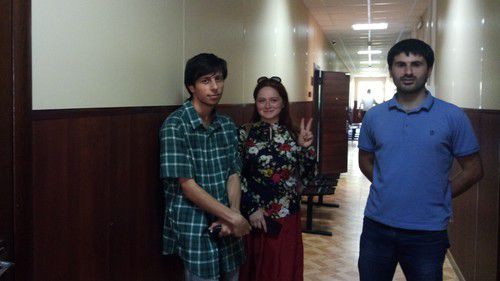 Участники "Монстрации" Магомед Магомедов, Раисат Сиражудинова и Марат Исмаилов в Советском районном суде Махачкалы после прекращения административного дела. 17 июля 2019 года. Фото Расула Магомедова для "Кавказского узла" Участники "Монстрации" Магомед Магомедов, Раисат Сиражудинова и Марат Исмаилов в Советском районном суде Махачкалы после прекращения административного дела. 17 июля 2019 года. Фото Расула Магомедова для "Кавказского узла"