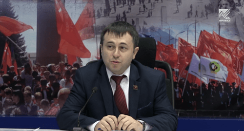 Кемал Бытдаев. Кадр программы на телеканале "Архыз 24" https://www.youtube.com/watch?time_continue=157&v=_QzGy_rIAu0 Кемал Бытдаев. Кадр программы на телеканале "Архыз 24" https://www.youtube.com/watch?time_continue=157&v=_QzGy_rIAu0