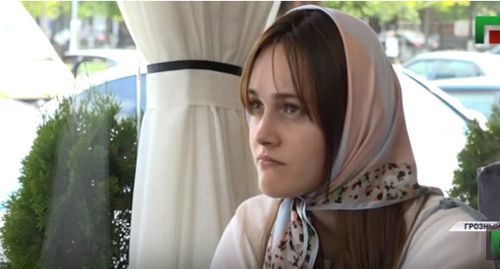Телесюжет о вывезенной из Чечни девушке. Скриншот видео ЧГТРК "Грозный"https://www.youtube.com/watch?time_continue=1&v=JqgMCSFfTF4 Телесюжет о вывезенной из Чечни девушке. Скриншот видео ЧГТРК "Грозный"https://www.youtube.com/watch?time_continue=1&v=JqgMCSFfTF4