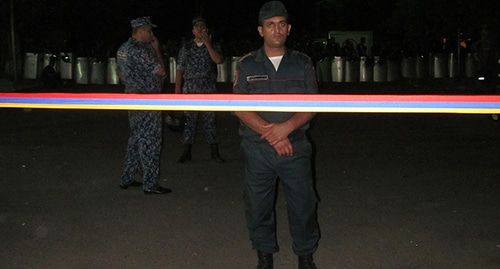Полицейские в Армении. Фото Тиграна Петросяна для "Кавказского узла" Полицейские в Армении. Фото Тиграна Петросяна для "Кавказского узла"